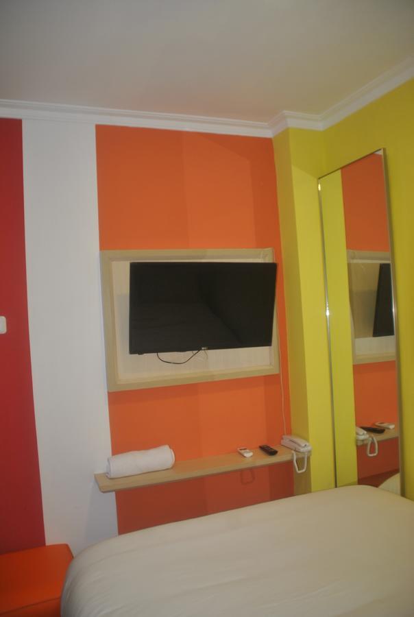 Djo Front One Inn Бенгкулу Екстериор снимка