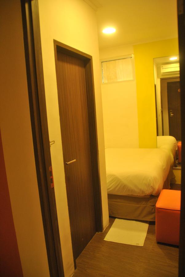 Djo Front One Inn Бенгкулу Екстериор снимка