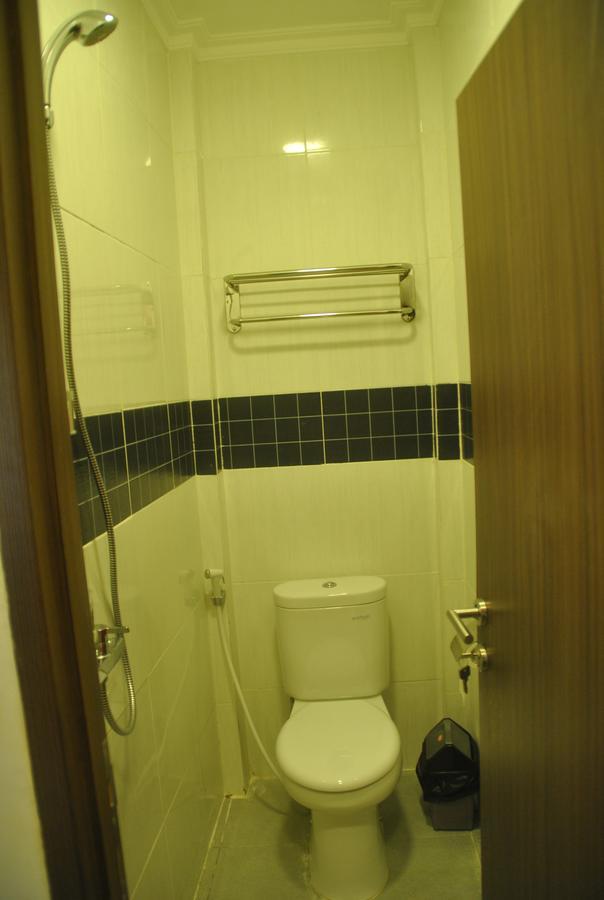 Djo Front One Inn Бенгкулу Екстериор снимка