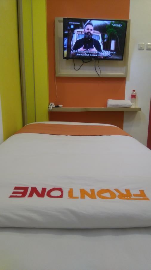 Djo Front One Inn Бенгкулу Екстериор снимка