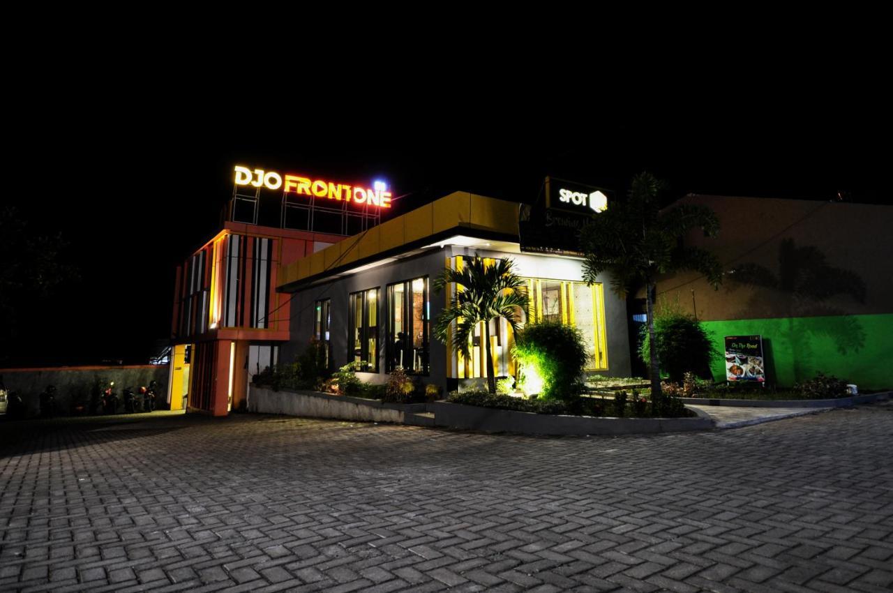 Djo Front One Inn Бенгкулу Екстериор снимка