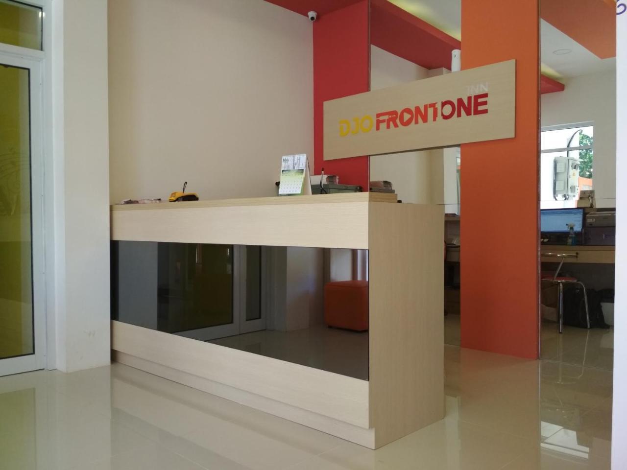Djo Front One Inn Бенгкулу Екстериор снимка
